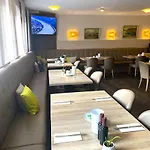 Rose Hotel