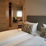 Rose Hotel 3*
